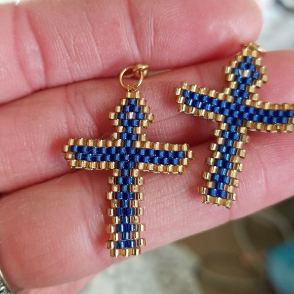 NEW. VINTAGE HANDMADE SEED BEAD CROSS EARRINGS. A1 - Picture 3 of 6